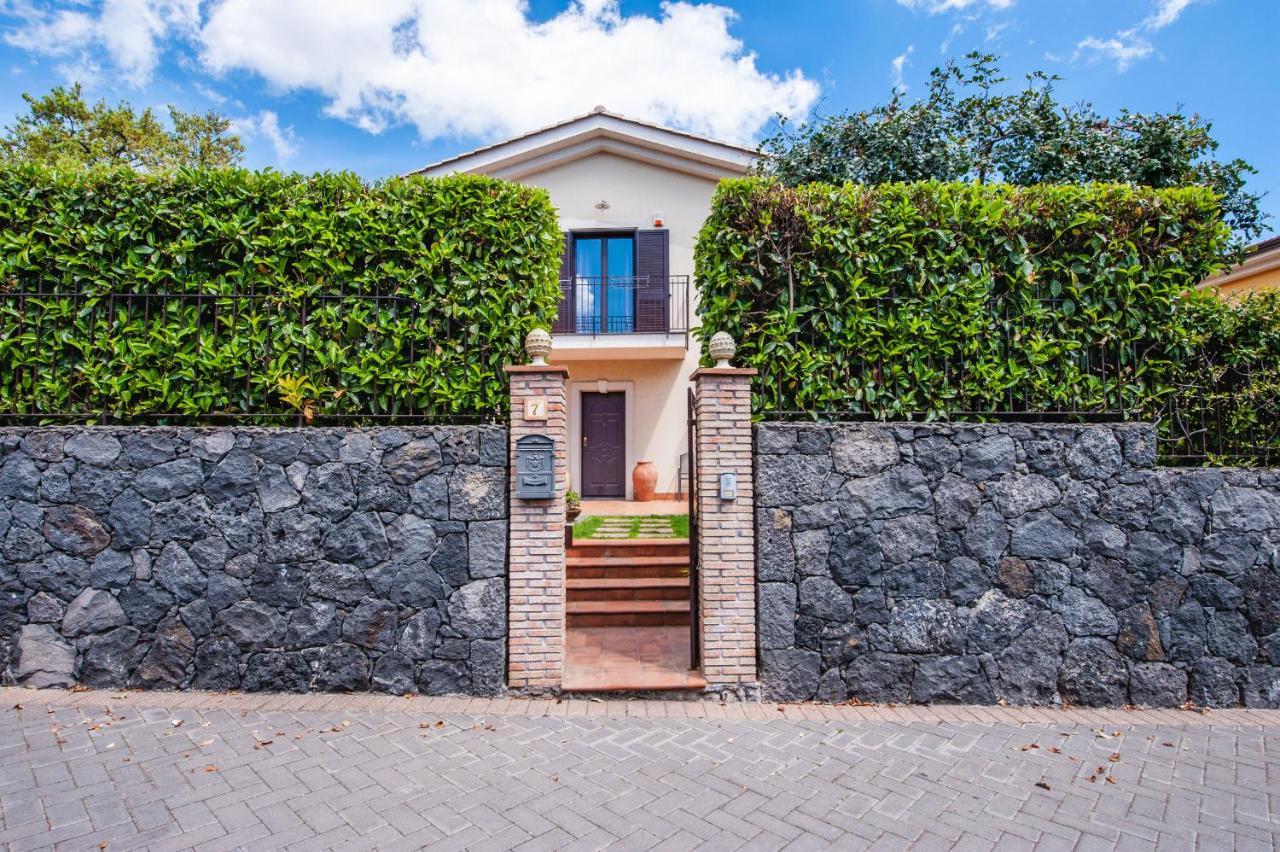 Вилла Siliqua House With Garden By Wonderful Italy Трекастаньи Экстерьер фото